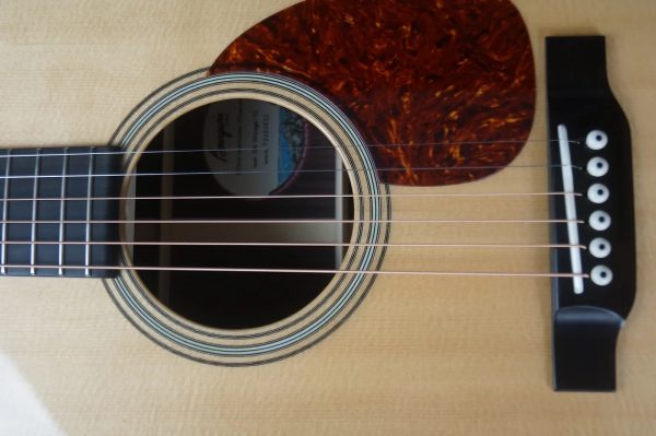 Bourgeois OM Touchstone Vintage /TS w/Sitka Spruce Top & Indian Rosewood Back / Sides - Soundhole