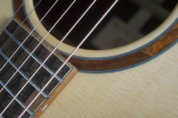Furch Red Pure Series Dreadnaught D-SR Sitka Spruce Indian Rosewood - Body Detail 2